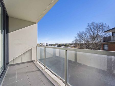 1 BEDROOM APARTMENT IN PRIME LOCATION - Photo 2