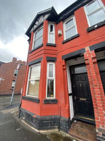 4 Bed Terraced House, Moseley Road, M14 - Photo 3