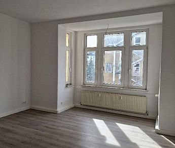 Lichtdurchflutete neu sanierte 5 Zimmer Wohnung mit modernem Bad - Foto 2