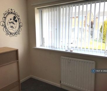 4 bedroom semi-detached house to rent - Photo 2