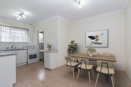 Modern Unit - Photo 4