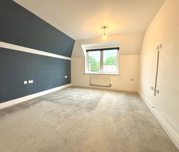 Oak Point Court, Sutton Court Road, UB10 - Photo 5