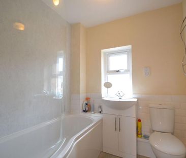 2 bedroom end of terrace house to rent - Photo 4