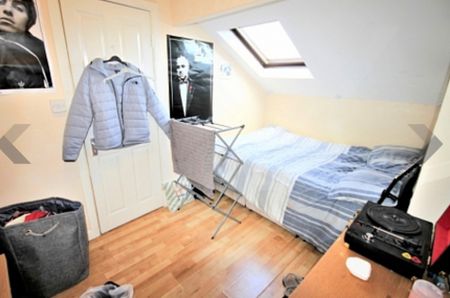 5 Bed - 11 Mayville Place, Headingley, Leeds - LS6 1NE - Student - Photo 4