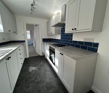 3 bedroom terraced house to rent - Photo 4