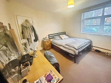 6 bedroom semi-detached house to rent - Photo 4