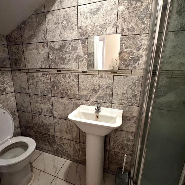 4 bedroom semi-detached house to rent - Photo 1