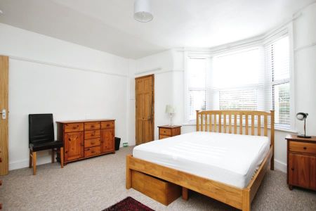4 bedroom terraced house to rent - Photo 5