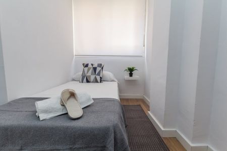 Calle Lozano de Torres, Málaga, Andalusia 29013 - Photo 5