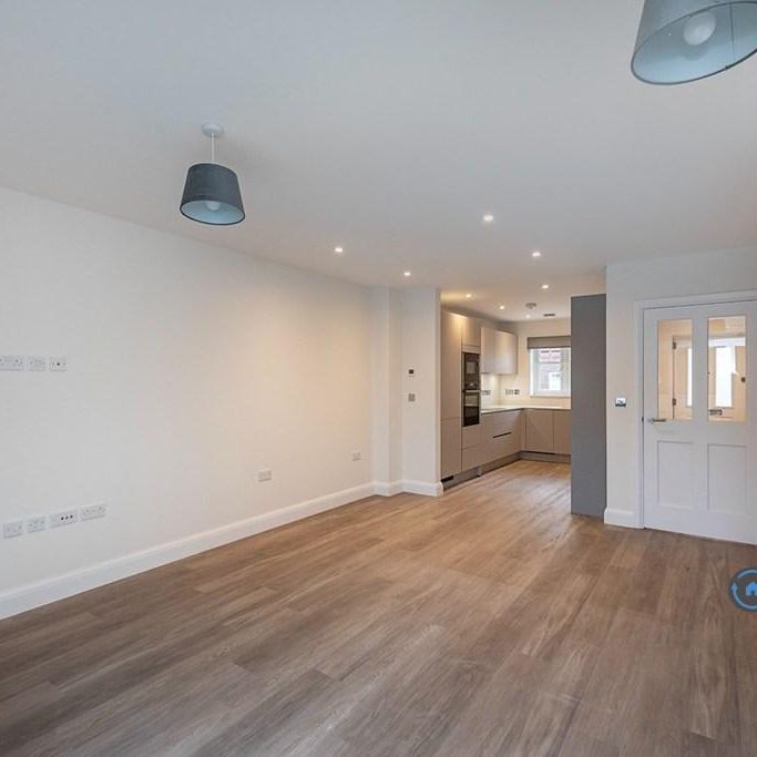 3 bedroom end of terrace house to rent - Photo 1