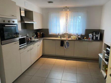 Recente (2012) 3-gevelwoning, uitstekend gelegen in een rustige en residentiële straat, vlakbij het centrum van Sterrebeek. - Photo 4