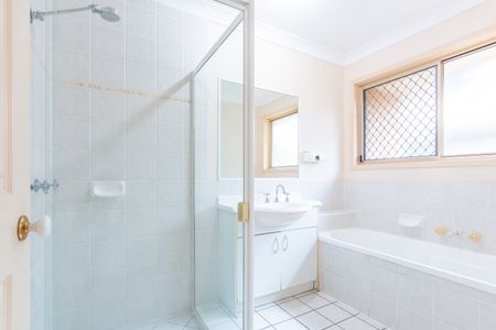 2 Vine Court, Kippa-Ring QLD 4021 - House For Rent - $650 | Domain - Photo 4