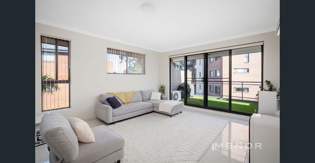 North facing top floor apartment in ultra-convenient locale - Photo 1