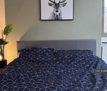 1 bedroom in a house share to rent - Photo 3