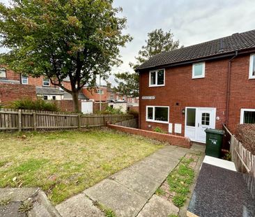 3 bedroom end of terrace house to rent - Photo 2