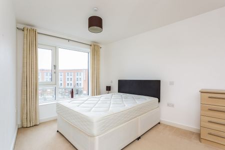 2 bedroom apartment to rent The Crescent, Gunwharf Quays, Portsmouth, PO1 - Photo 4