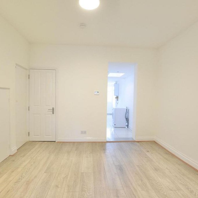 4 bedroom terraced house to rent - Photo 1