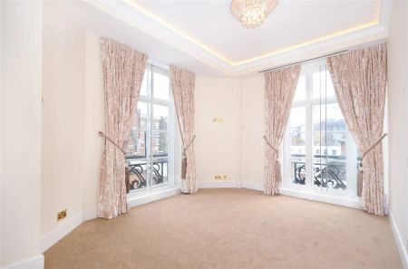 2 bedroom flat in Hertford Street - Photo 3