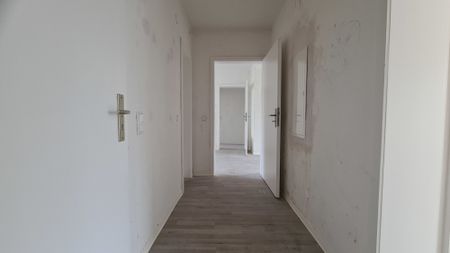 Platz für die ganze Familie… WBS erforderlich teilsanierte 4 Zimmer in der 1 Etage mit Balkon - Foto 2