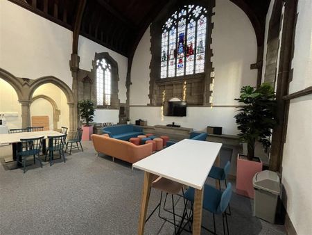 1 bedroom in a flat share to rent - Photo 2