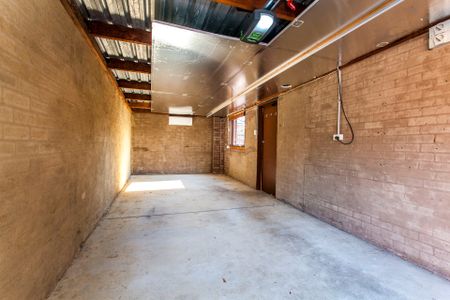 Immaculate 2 Bedroom Unit - Photo 2