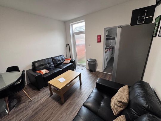 1 bedroom in a house share to rent - Photo 1
