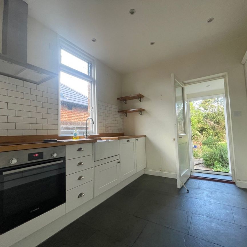 4 bedroom Semi-detached house to rent - Photo 1
