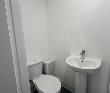 Room in a Shared House, Hunters Road, B19 - Photo 1