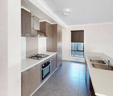 "Spacious Family Living" - Photo 2