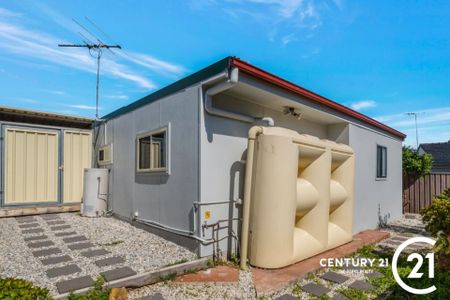 Hurry! This Won't Last Long! - Photo 3