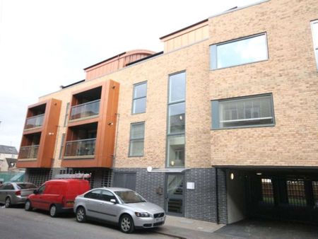 First Floor Apartment in a Central Location with Balcony - Photo 3