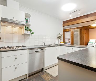 Open the Door to Family-Friendly Living in Aberfoyle Park - Photo 4