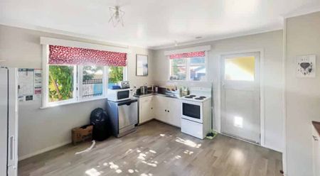 COLLEGE ESTATE - 3 BEDROOMS - Photo 4