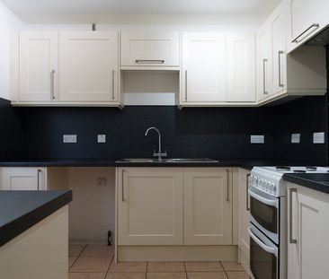 St Laurence Avenue, Brundall, Norwich - Photo 5