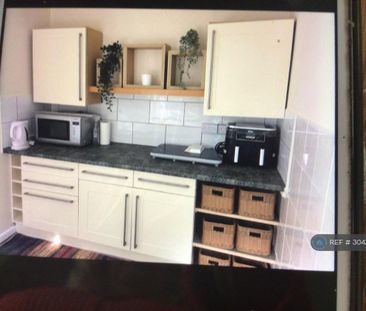 Studio to rent - Photo 2