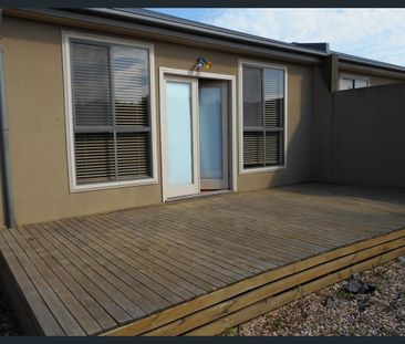 GREAT LOCATION WALKING DISTANCE TO TRAIN STATION - Photo 3