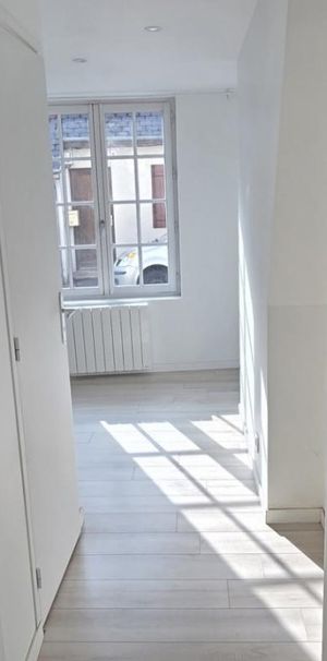 Location Appartement 1 pièce 18m² LISIEUX 14100 - Photo 1