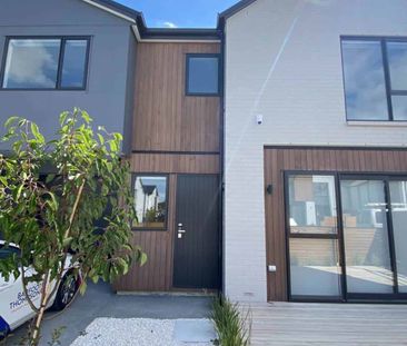 3 bedrooms with 2.5 bathrooms - Photo 3