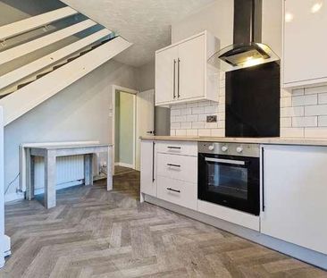 Huddersfield Road, Oldham, OL4 - Photo 4