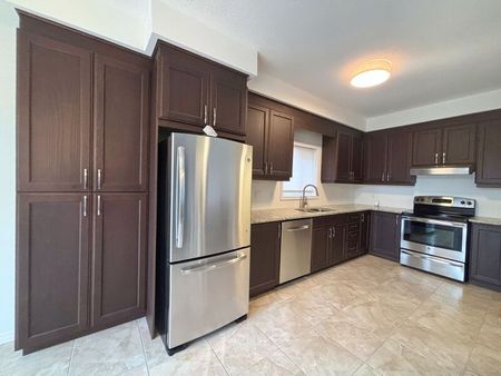 $2,949 / 3 br / 2.5 ba / 23 Irongate dr - Photo 4