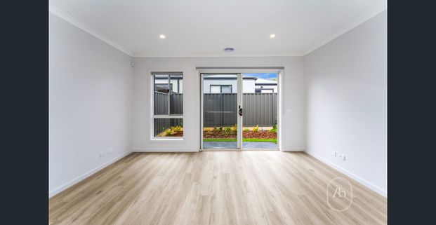 Brand New Modern Family Living in the Heart of Wollert - Photo 1