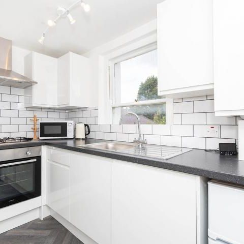 Modern refurbished 1 double bedroom property in De Beauvoir Town - Photo 1