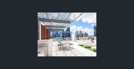 A Beautiful 1 bed + media room/2nd bedroom + Balcony unfurnished unit!! - Photo 4