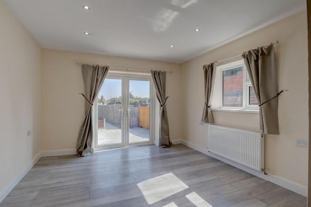 4 bedroom detached house to rent - Photo 1