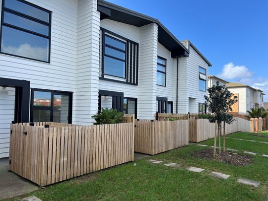 152 McLeod Road, Te Atatu South - Photo 1