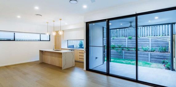 Break Lease Offer - Stunning Townhouse for Rent in Prime Carina Location - Experience Modern Living and Convenience! - Photo 2