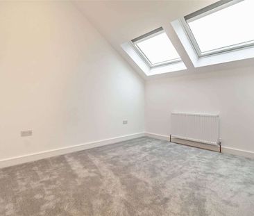 Semi-detached energy efficient home with driveway - Photo 5