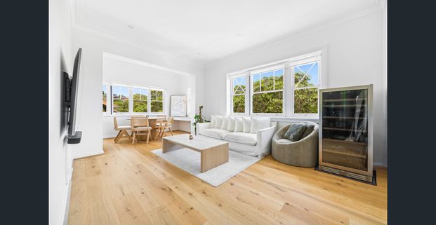 Light, Space & Charm in a Boutique Rose Bay Setting - Photo 1