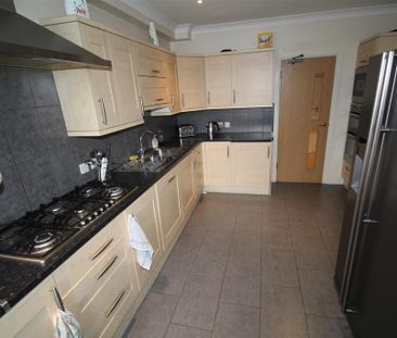 1 bedroom in a house share to rent - Photo 3