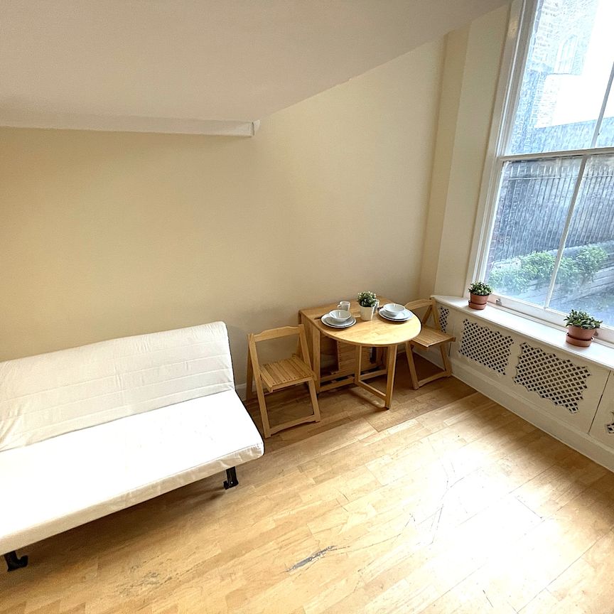 Kensington Gardens Square, Bayswater, W2 - Photo 1